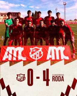El CF Nules cayó derrotado por 0-4 ante el CD Roda en un encuentro marcado por la efectividad rival y los momentos clave. El arranque del equipo fue muy positivo, compitiendo con intensidad y generando en los primeros diez minutos un par de llegadas muy claras para habernos puesto por delante, aunque faltó puntería para abrir la lata. A partir de ahí, las precipitaciones con el balón pasaron factura, concediendo facilidades al conjunto visitante, que castigó en una transición rápida para mandar el partido 0-1 al descanso.
El paso por vestuarios trajo un mazazo inmediato: un gol tempranero del Roda a balón parado minó los ánimos de los de Camilo. Pese a que el banquillo se movió rápido para buscar una reacción y meterse de nuevo en el choque, en el minuto 50 la expulsión de Beteta con roja directa dejó al equipo con uno menos y el escenario totalmente cuesta arriba frente a un rival que impuso su pegada y nivel de juego para cerrar el 0-4 definitivo.
Un resultado que duele y un partido en el que el Nules no logró encontrarse cómodo, pero que exige autocrítica inmediata, trabajo en silencio y unión en el vestuario para revertir la dinámica cuanto antes.

Seguimos 💪🏼❤️🦁
